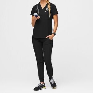Figs Catarina Scrub Top & Zamora Jogger Scrub (Petite) Pants